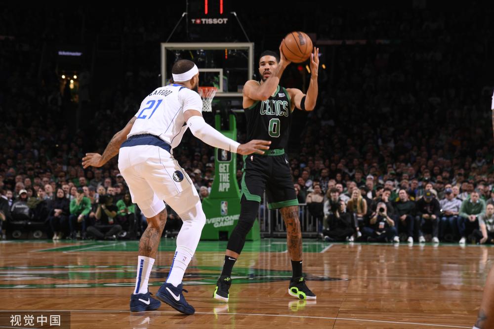 德天空：伊萨克终结能力强，但埃基蒂克在创造机会上更有优势.